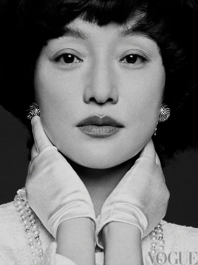 周迅成為VOGUE開季刊首位中國演員，吊帶蕾絲展示玲瓏身材，演繹20年代復古大片 