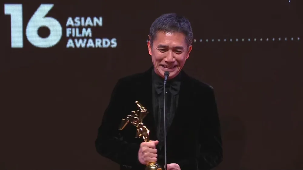 梁朝偉和湯唯分獲亞洲電影大獎影帝影后，二人曾合作《色戒》，頒獎嘉賓劉嘉玲