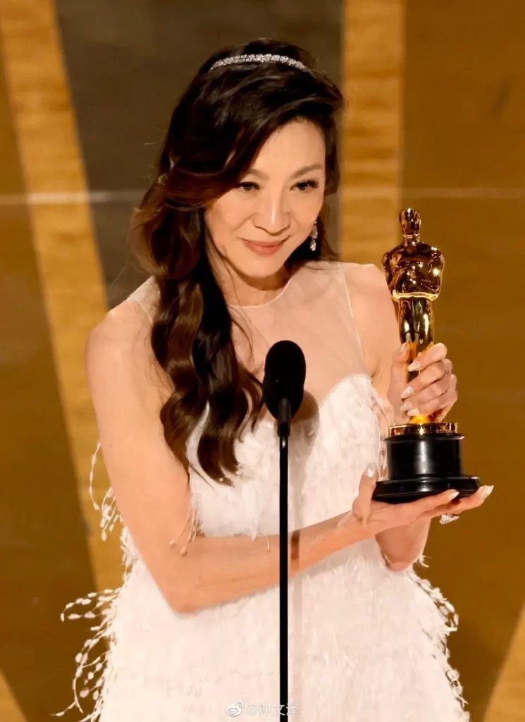 楊紫瓊登頂奧斯卡！成為歷史上第一位獲得影后的亞裔和華裔女演員