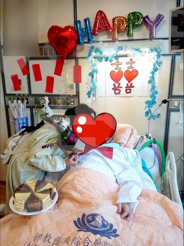  “爺孫戀”滿十週年！李坤城病逝，享年66歲，與林靖恩在ICU病房結婚照曝光